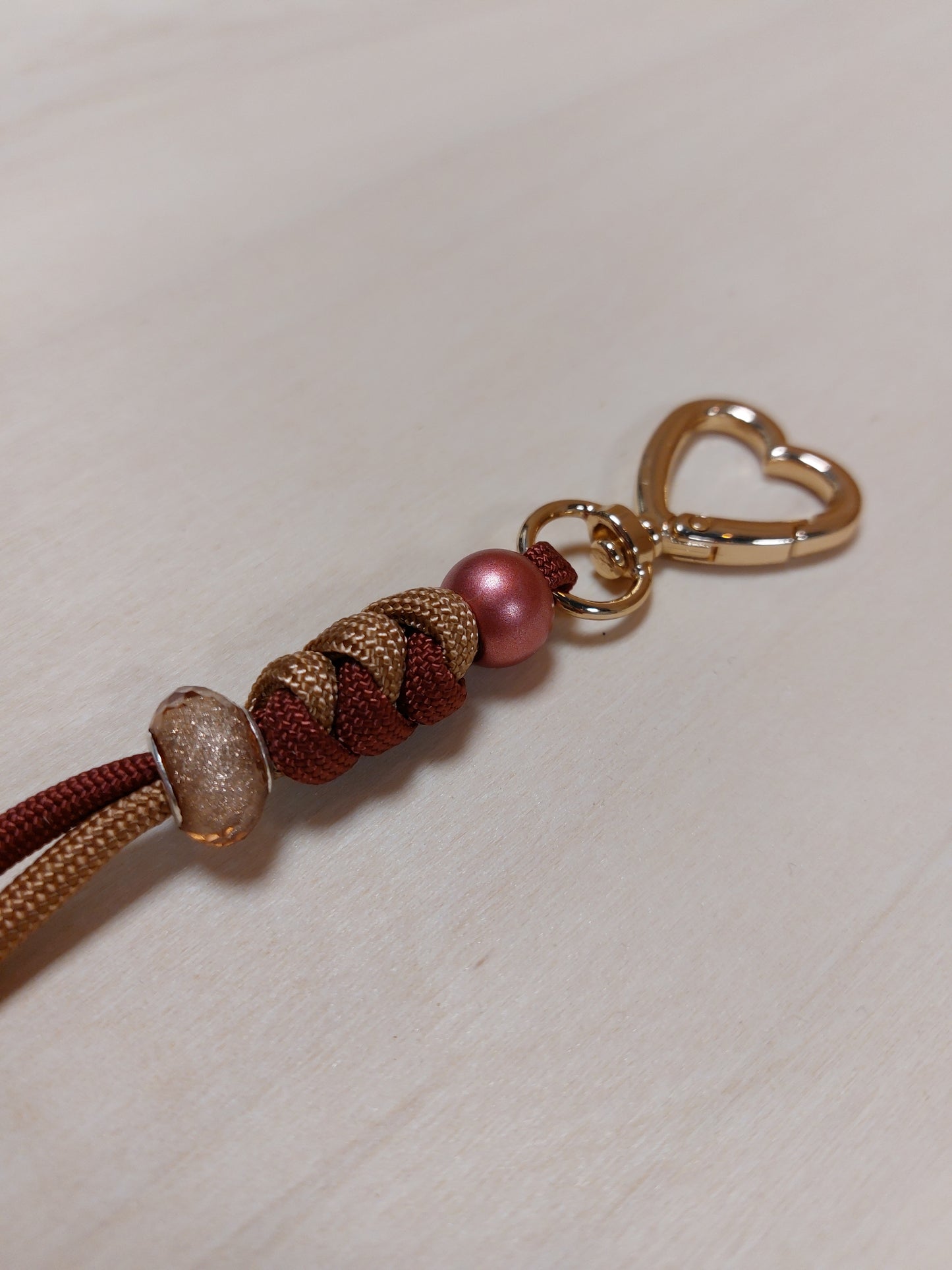 Bij-Zalme sleutelhanger Bordeaux/Creme
